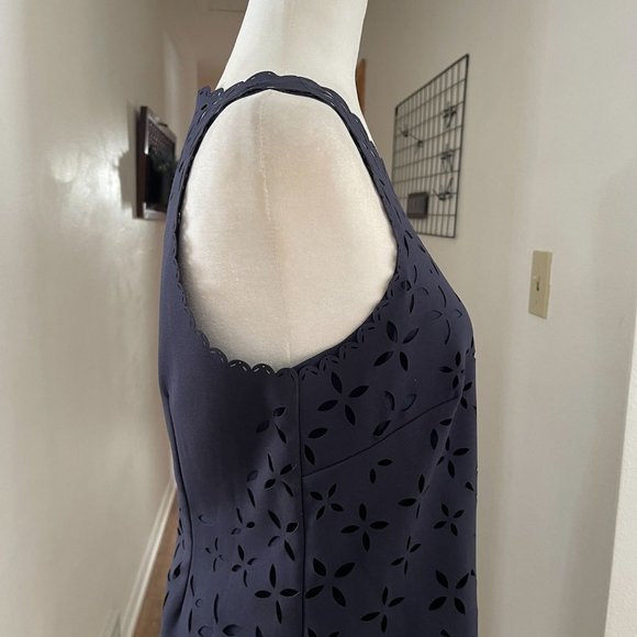 EUC J. CREW Women's Laser Cut Navy Floral Shift Dress - Picture 5 of 7